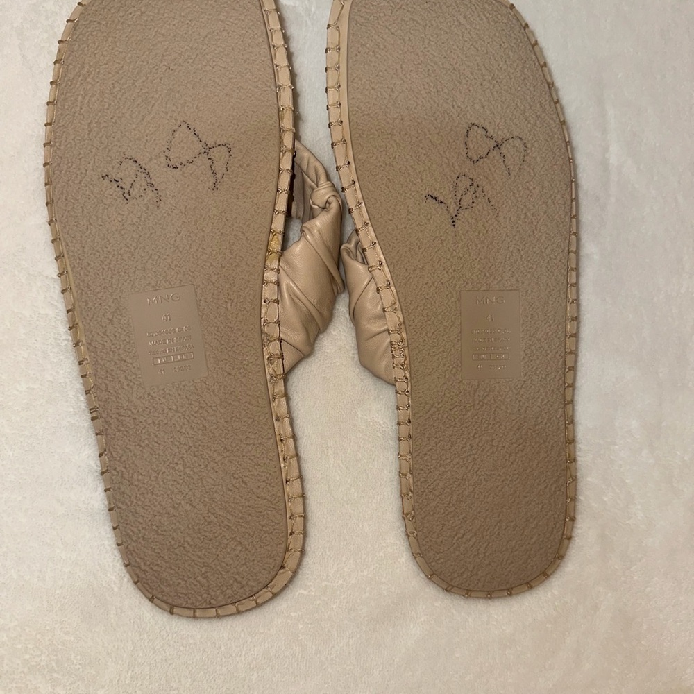 MNG Women's Beige leather flip flops Sandals - Picture 3 of 6
